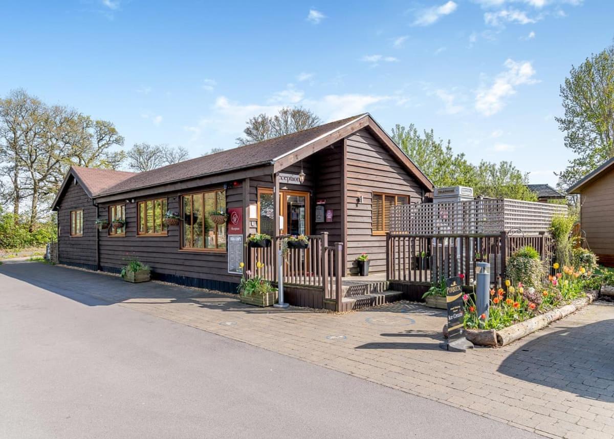 Wareham Forest Lodge Retreat Lytchett Minster 외부 사진
